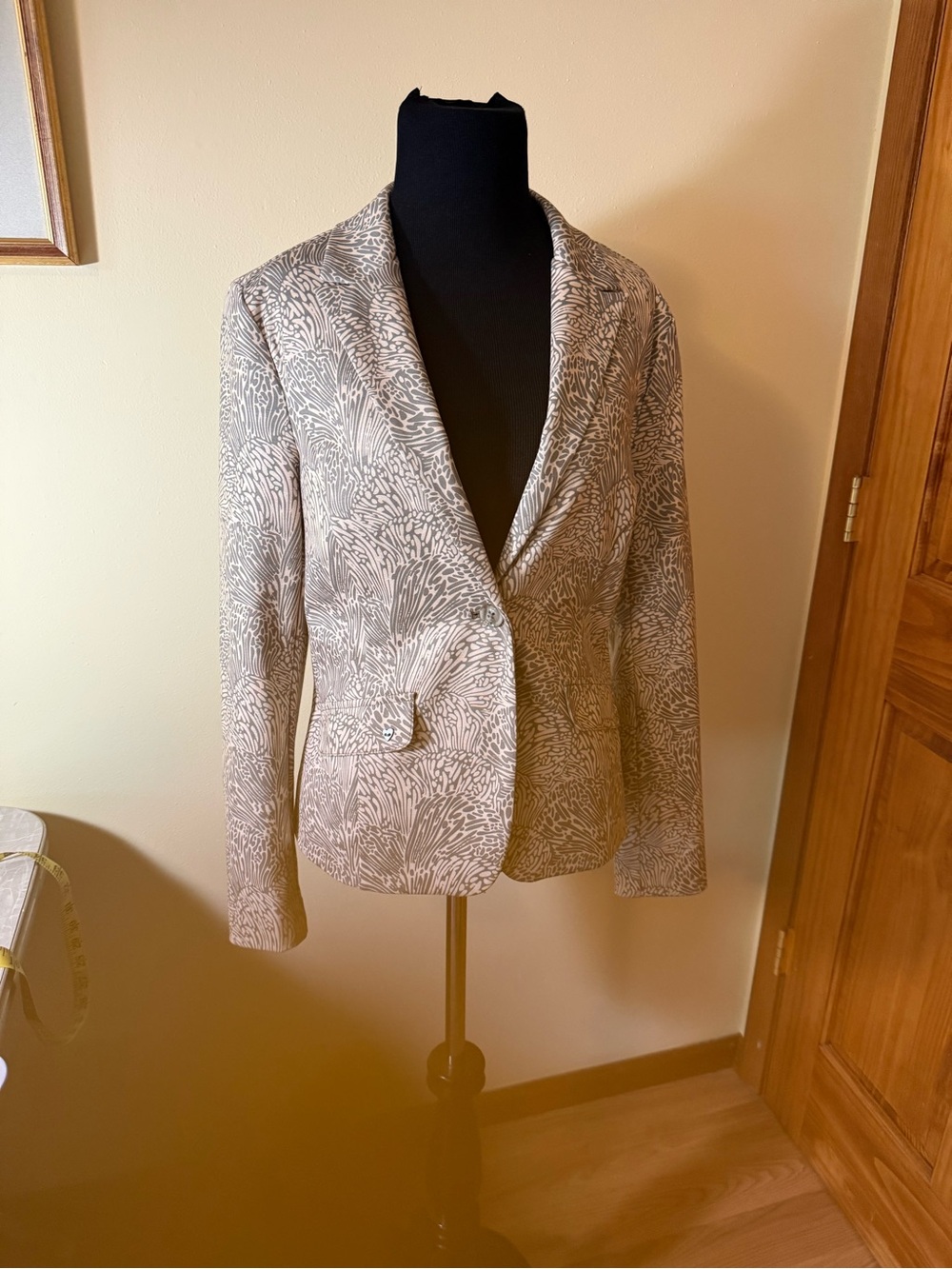 Women's Cream Printed Single-Button Blazer